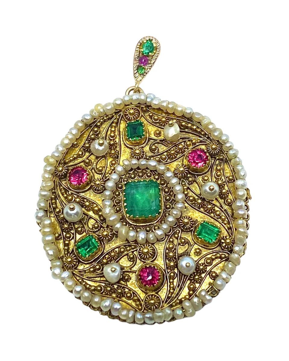 Pendentif en or jaune, émeraude et perles