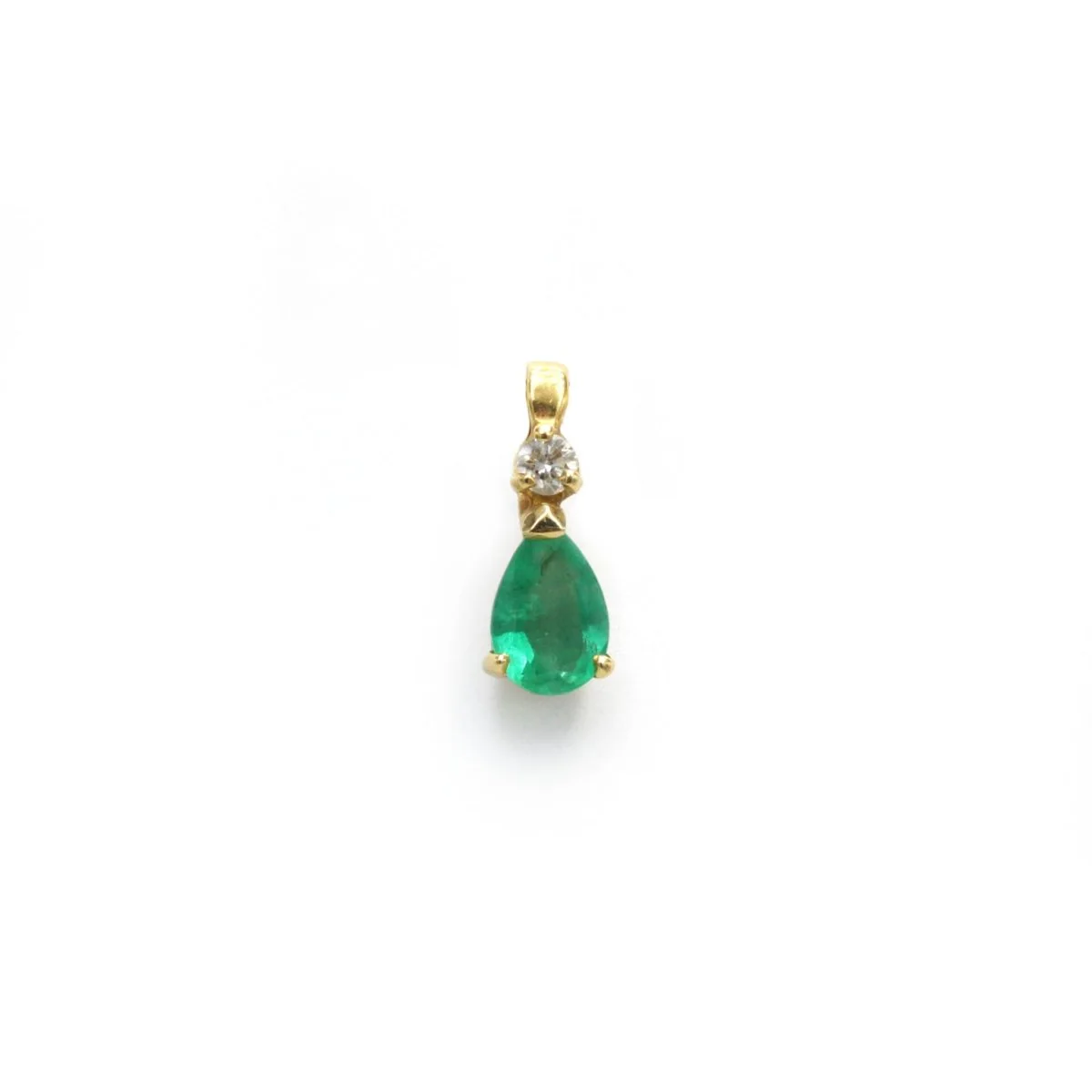 Pendentif en or jaune, émeraude et diamant