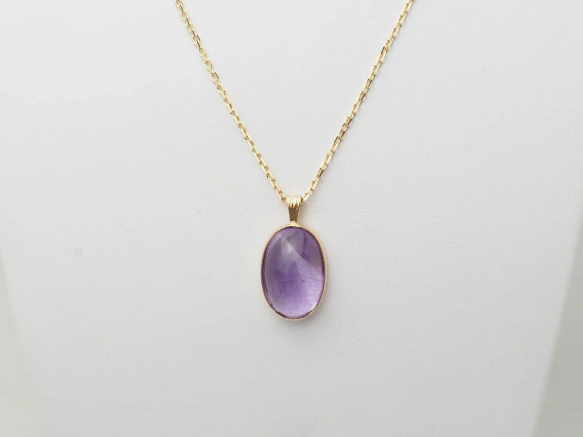 Pendentif en or jaune et Améthyste en cabochon - Image 2