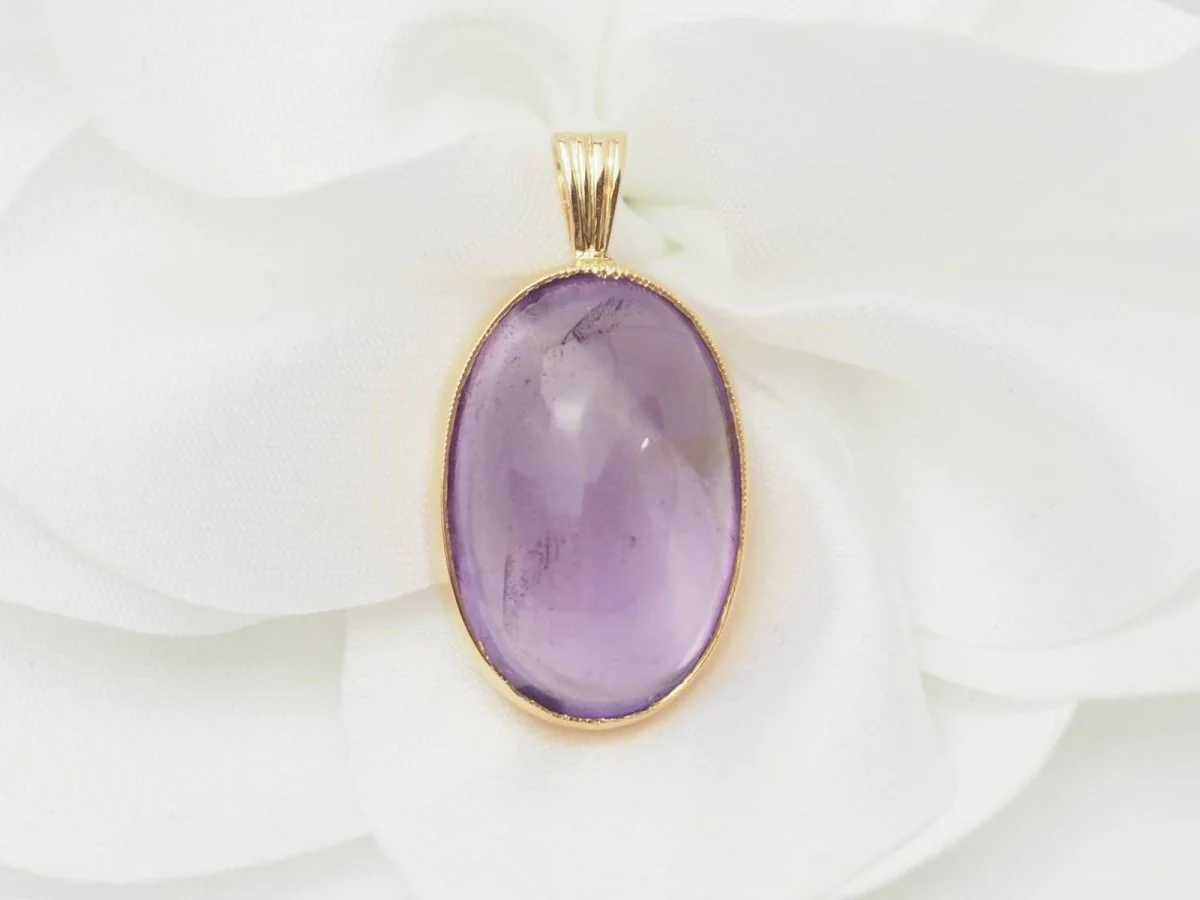 Pendentif en or jaune et Améthyste en cabochon - Image 3
