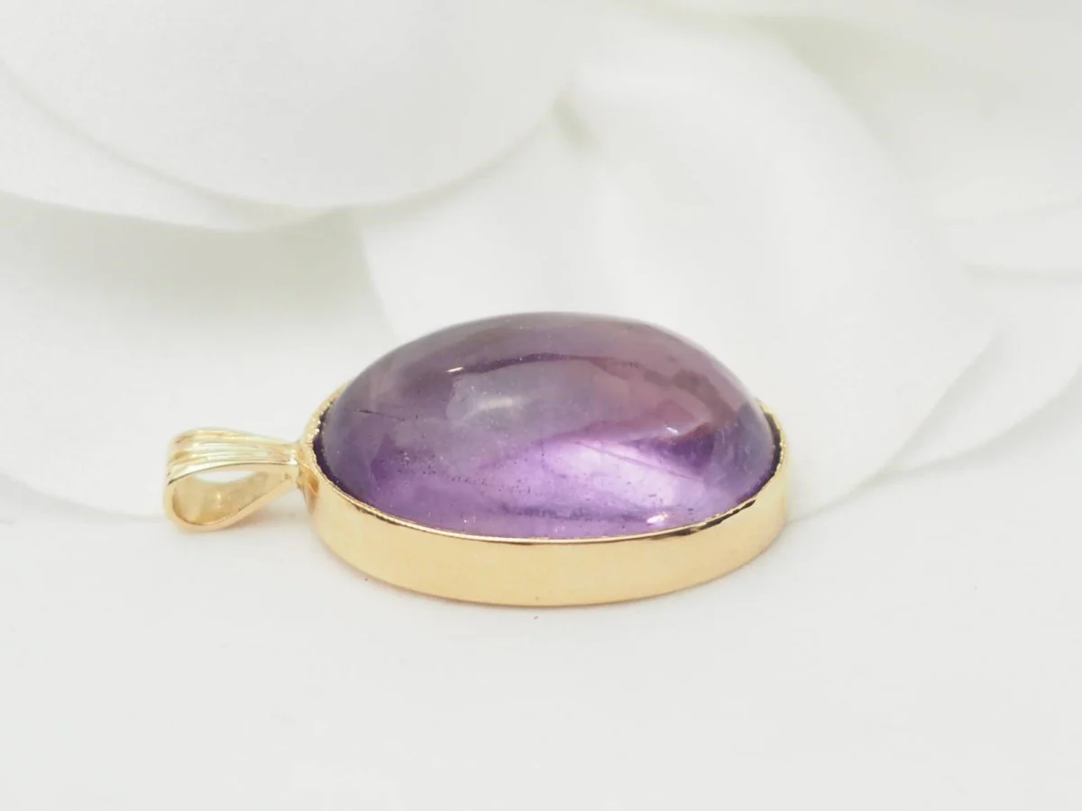 Pendentif en or jaune et Améthyste en cabochon - Image 7
