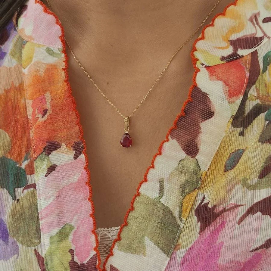 Pendentif en or jaune et rubis - Image 2