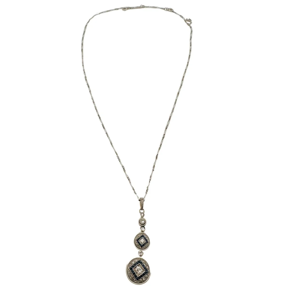 Pendentif en or jaune, saphirs, émail et diamants