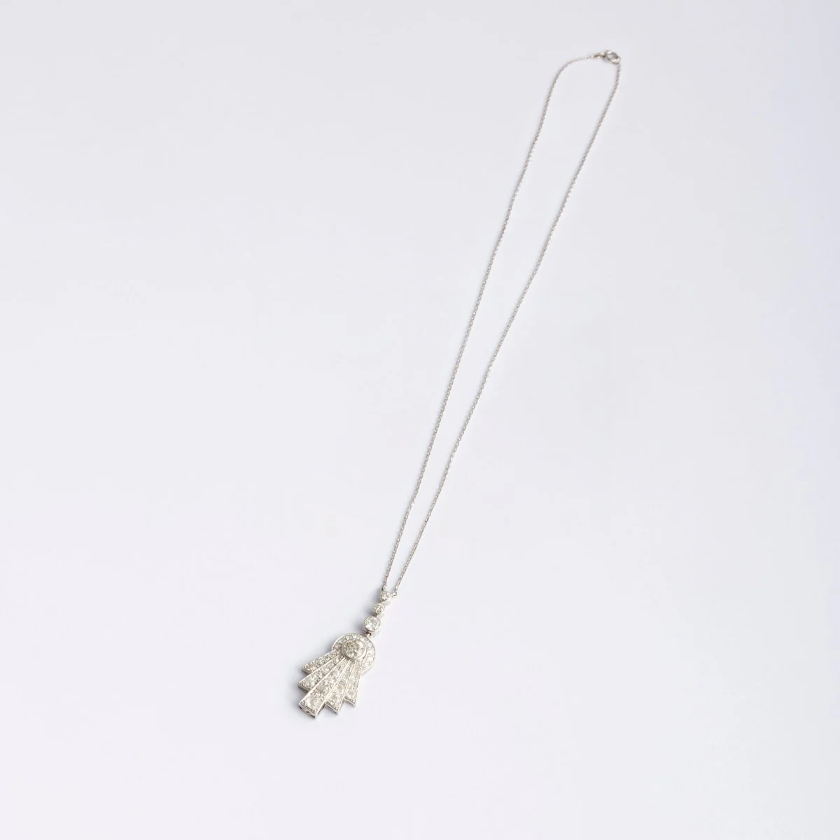 Pendentif en platine et diamants, Art déco - Image 2