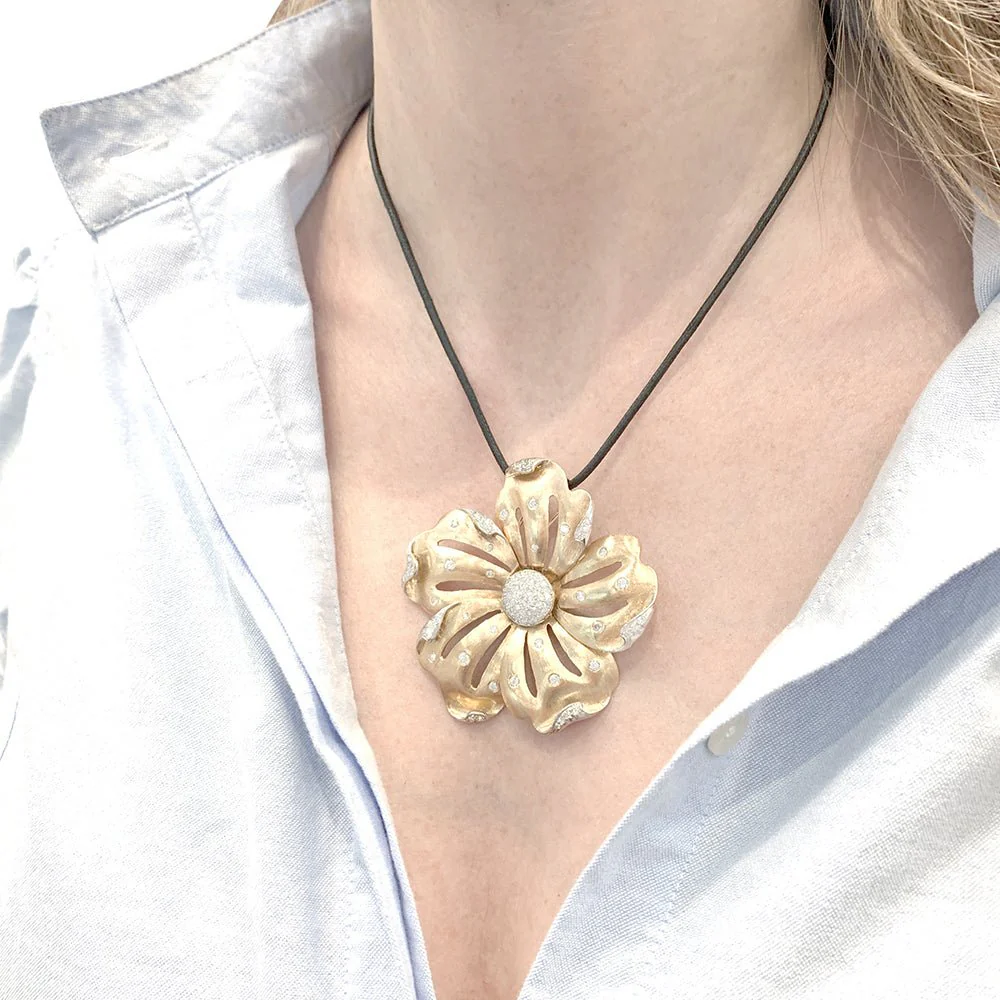 Pendentif "Fleur" or jaune et diamants - Image 2