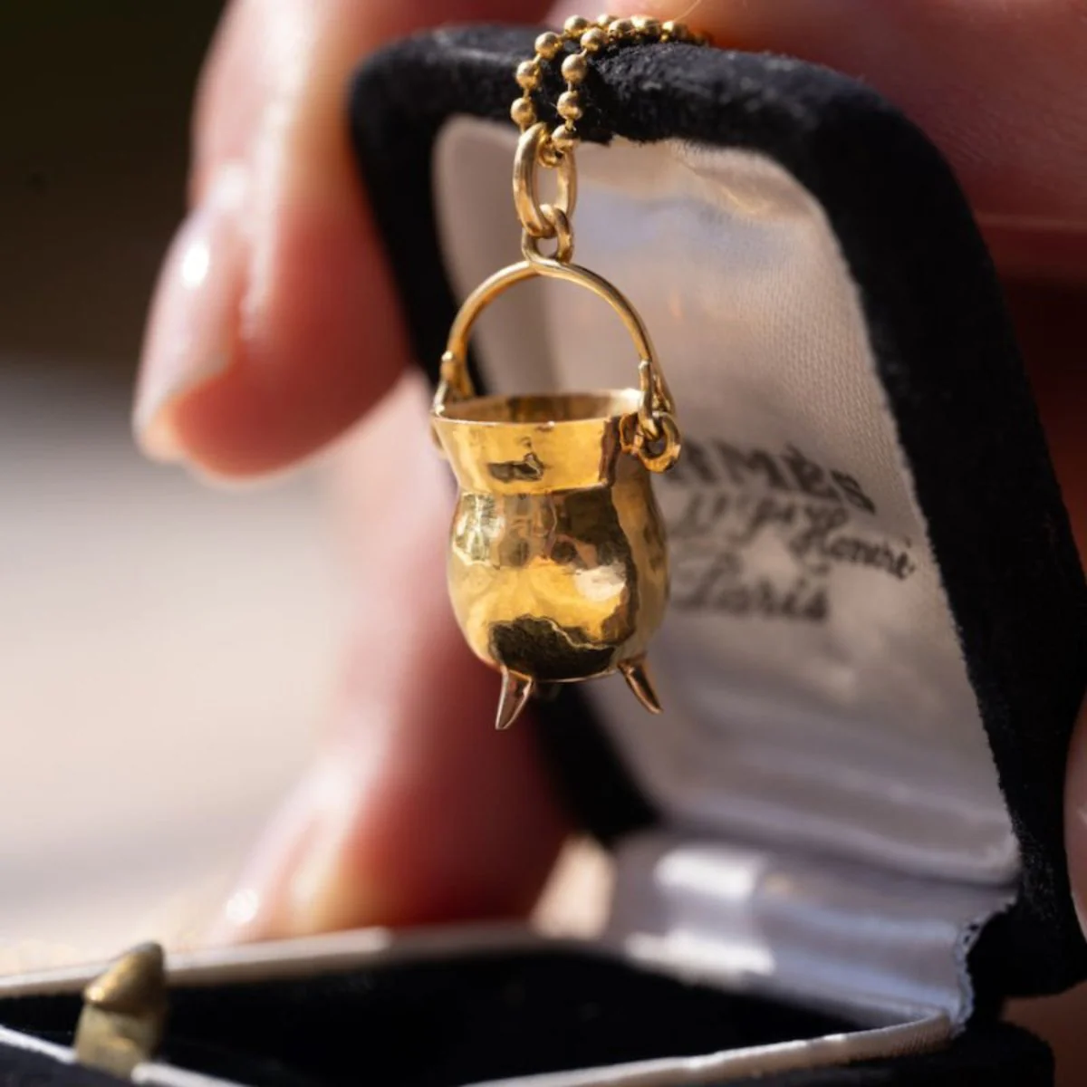 Pendentif HERMÈS "Chaudron" en or jaune - Image 4