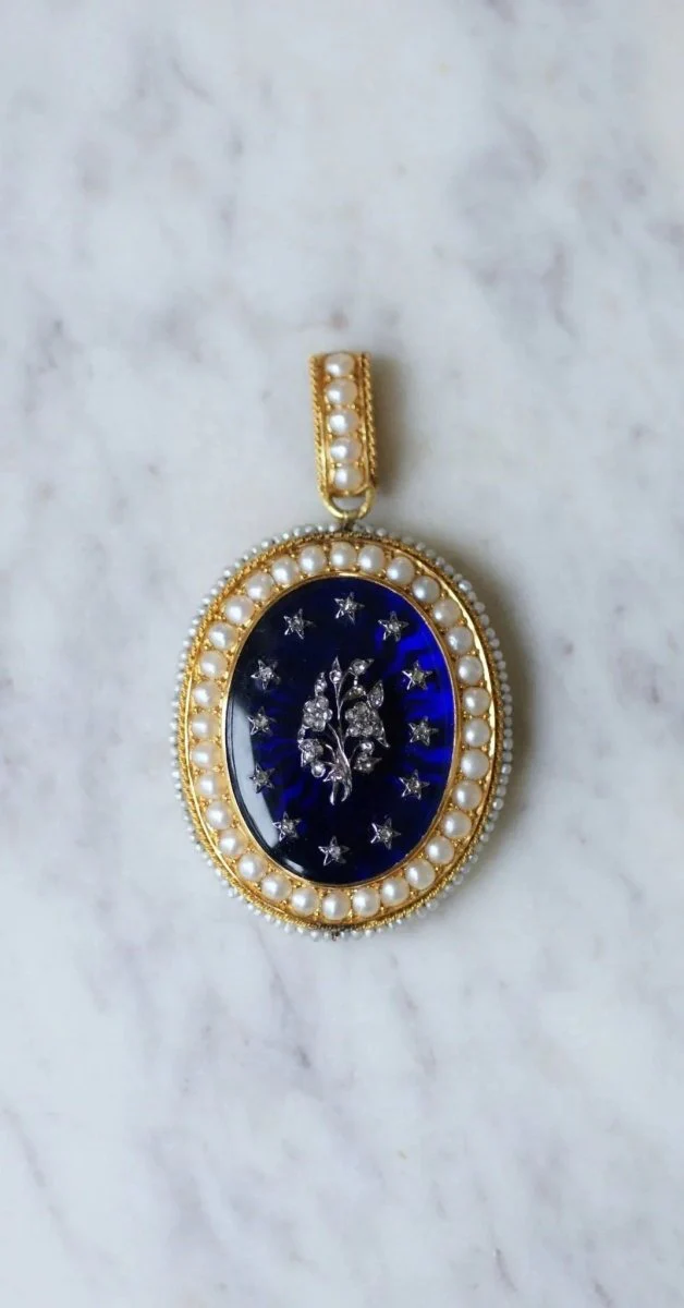 Médaillon ouvrant émail guilloché, diamants et perles - Image 2
