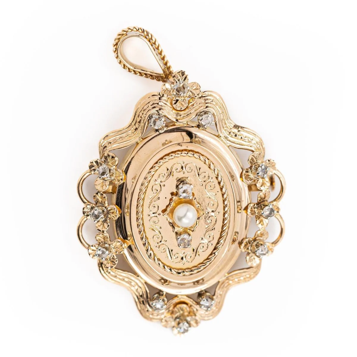 Pendentif en or jaune, perle et diamants