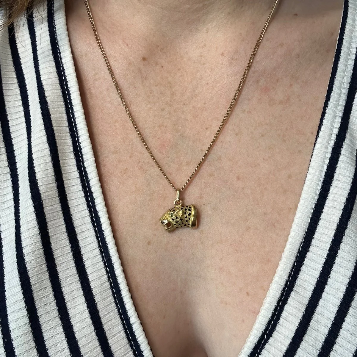 Pendentif en or jaune, émail et émeraude - Image 2