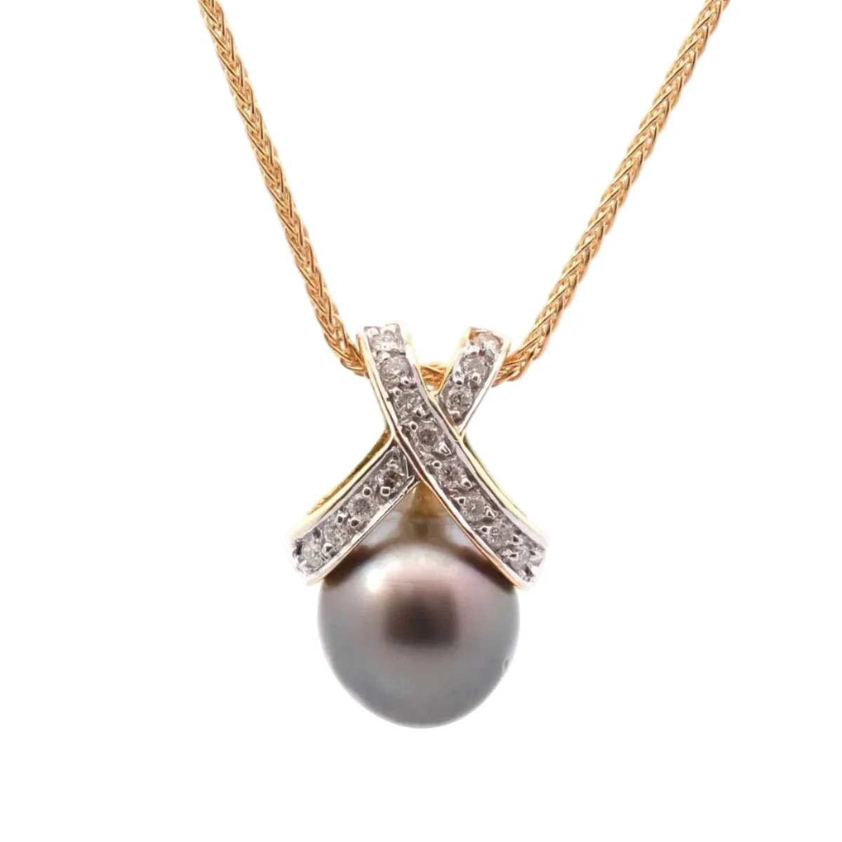 Pendentif en or jaune, perle et diamants