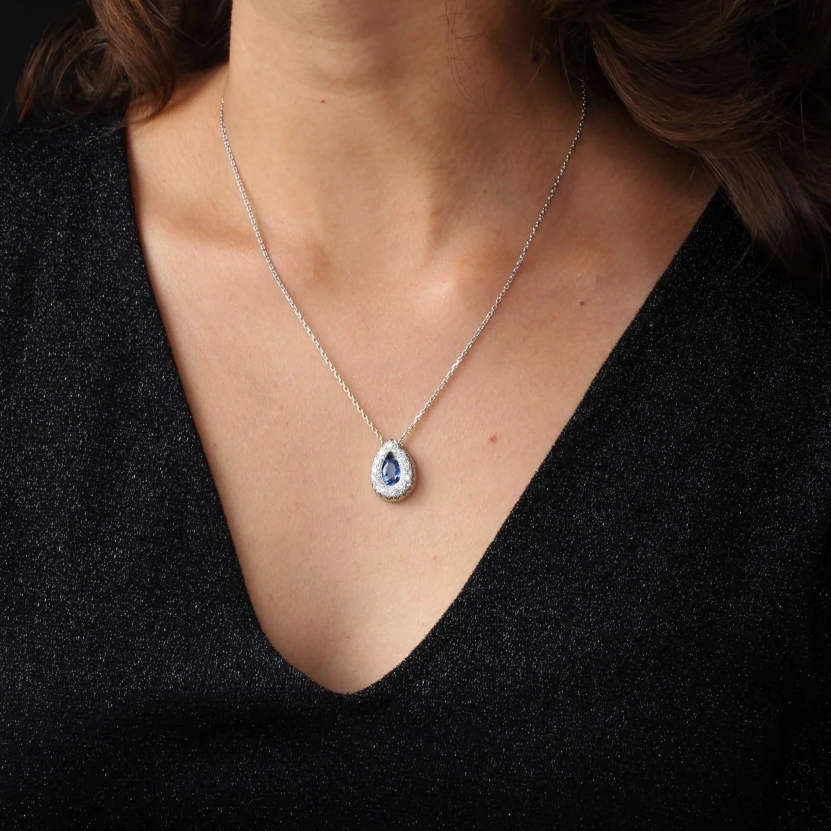 Collier Pendentif en or blanc, saphir et diamants - Image 2