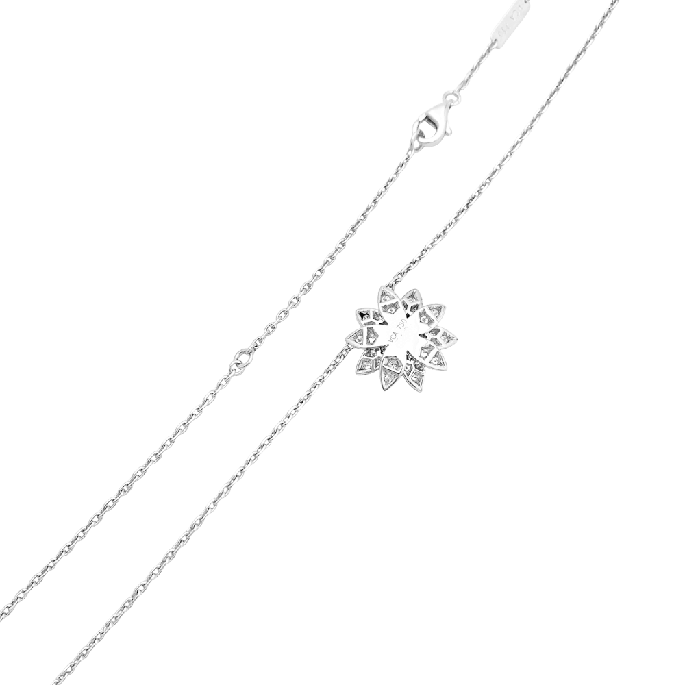 Collier Pendentif VAN CLEEF & ARPELS. "Lotus" en or blanc et diamants - Image 5