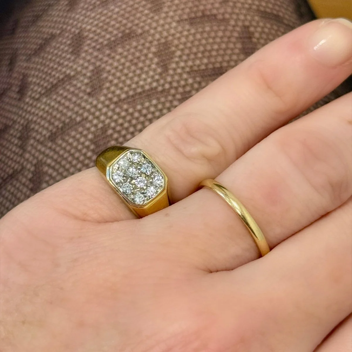 Bague Chevalière en or jaune, or blanc et diamants - Image 2
