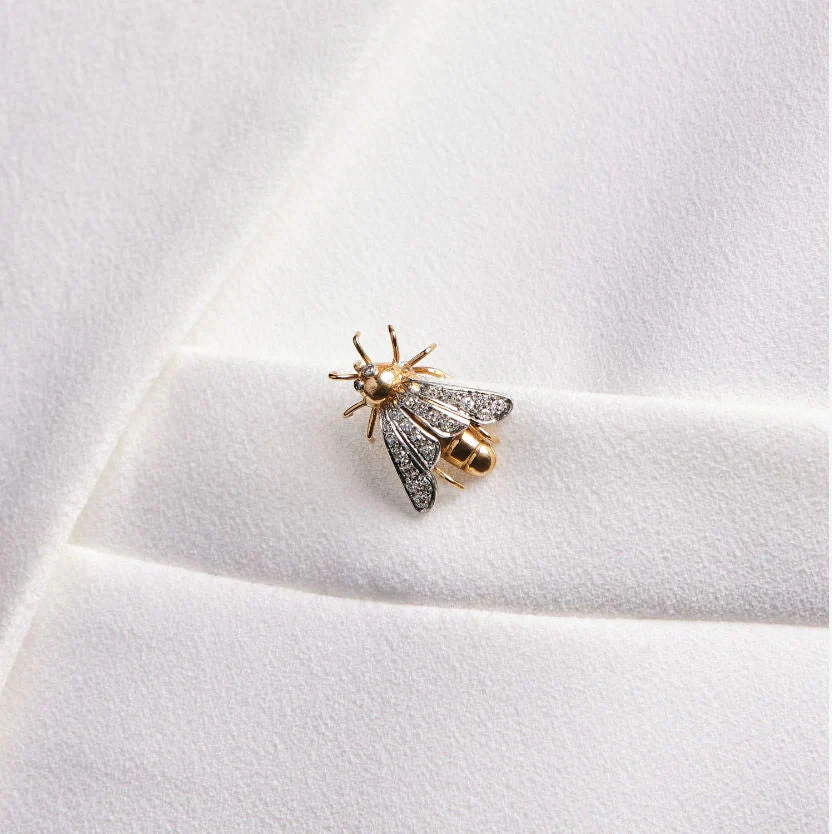 Pin's mouche en or et platine souligné de diamants. Vers 1950. - Image 2
