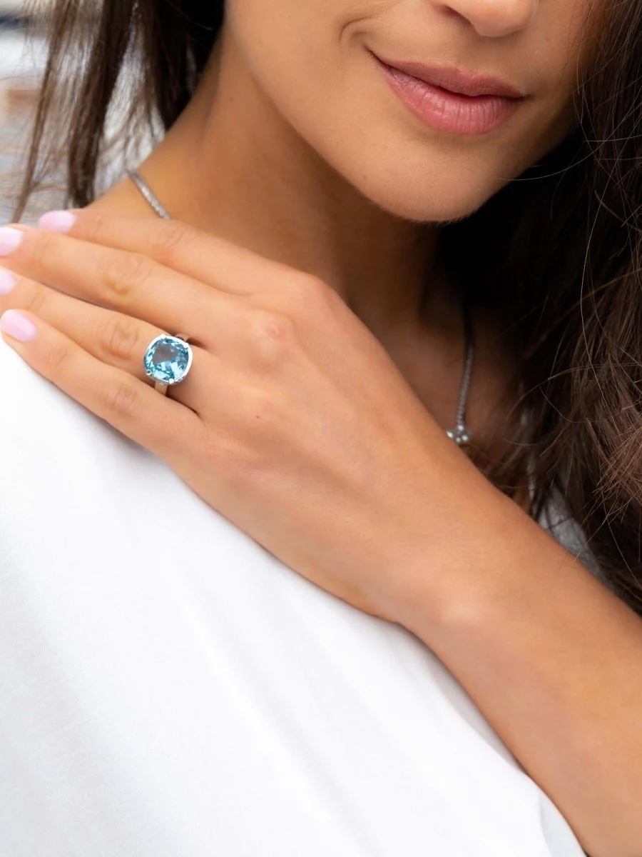 Bague Cocktail POIRAY "Filles Antik" en or blanc et topaze - Image 7