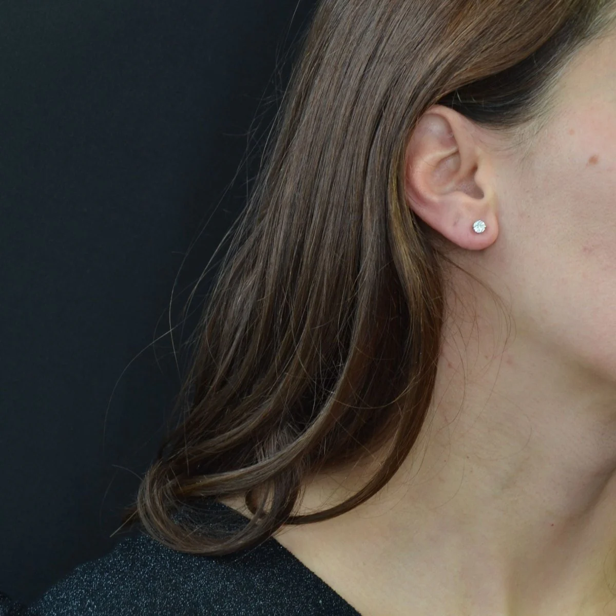 Boucles d'oreilles Puces en or blanc et diamants - Image 2