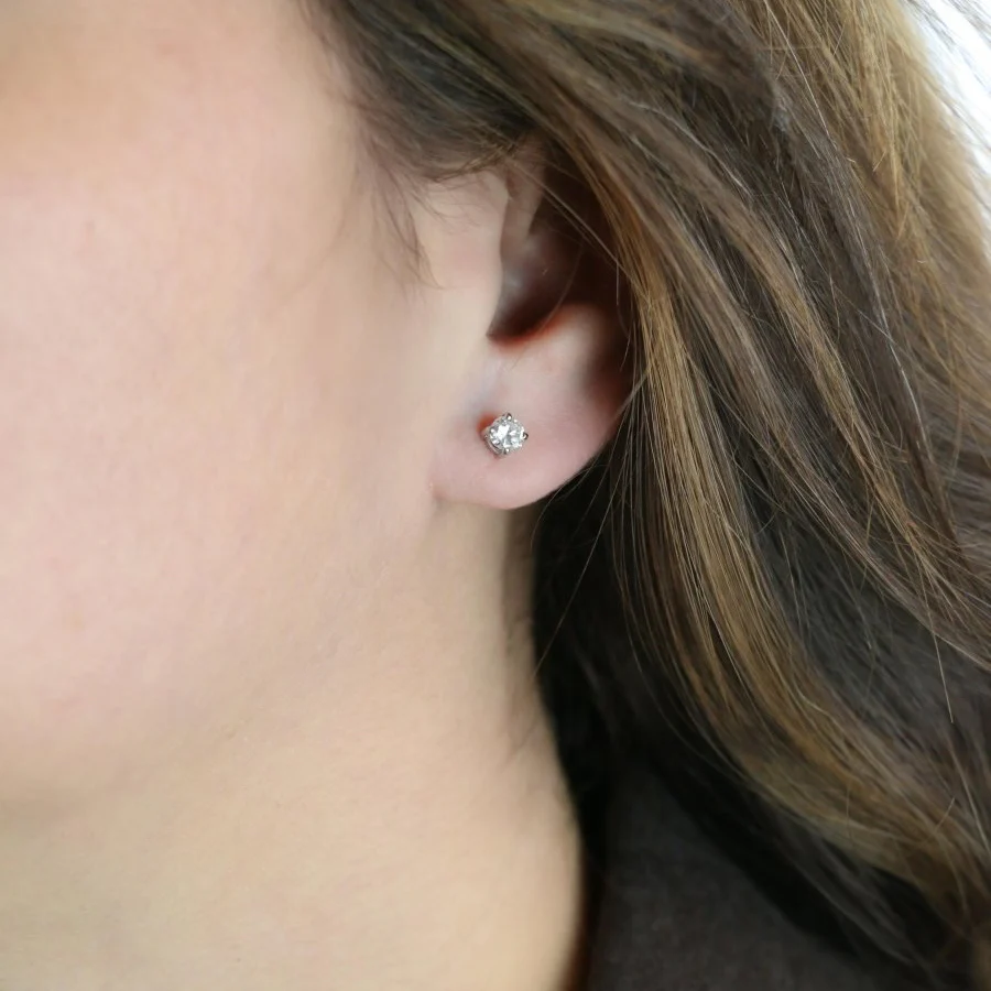 Puces d'oreilles or blanc diamants ronds 0.7 carat - Image 2
