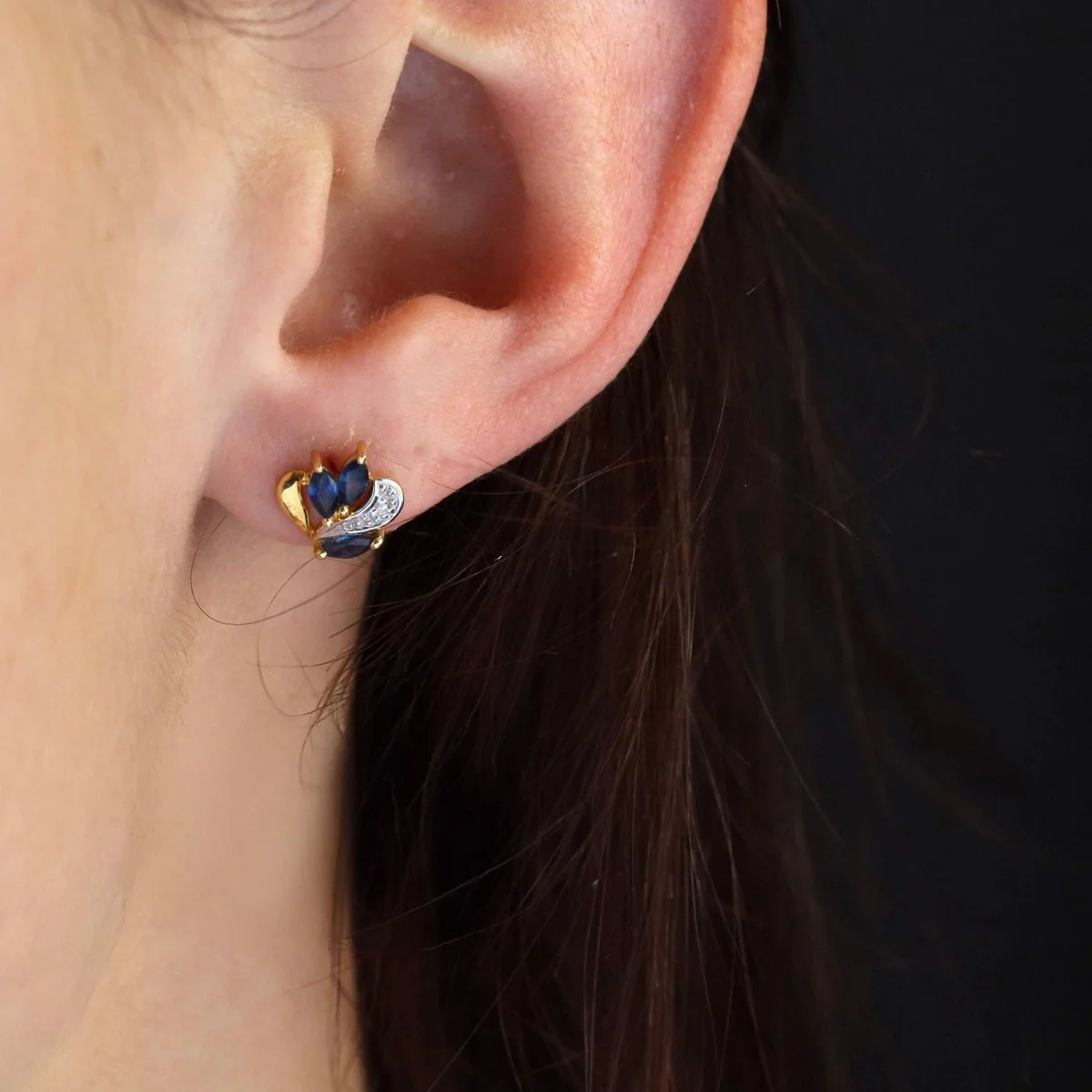 Boucles d'oreilles Puces en or jaune, or blanc, saphirs et diamants - Image 2