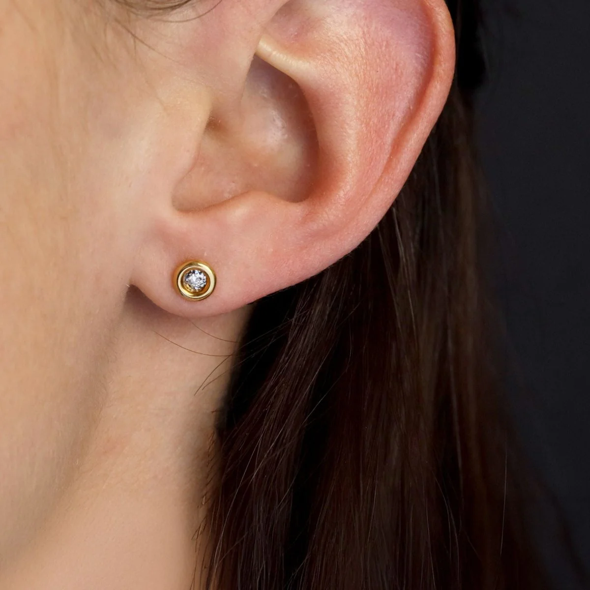 Boucles d'oreilles Puces en or jaune et diamants - Image 2