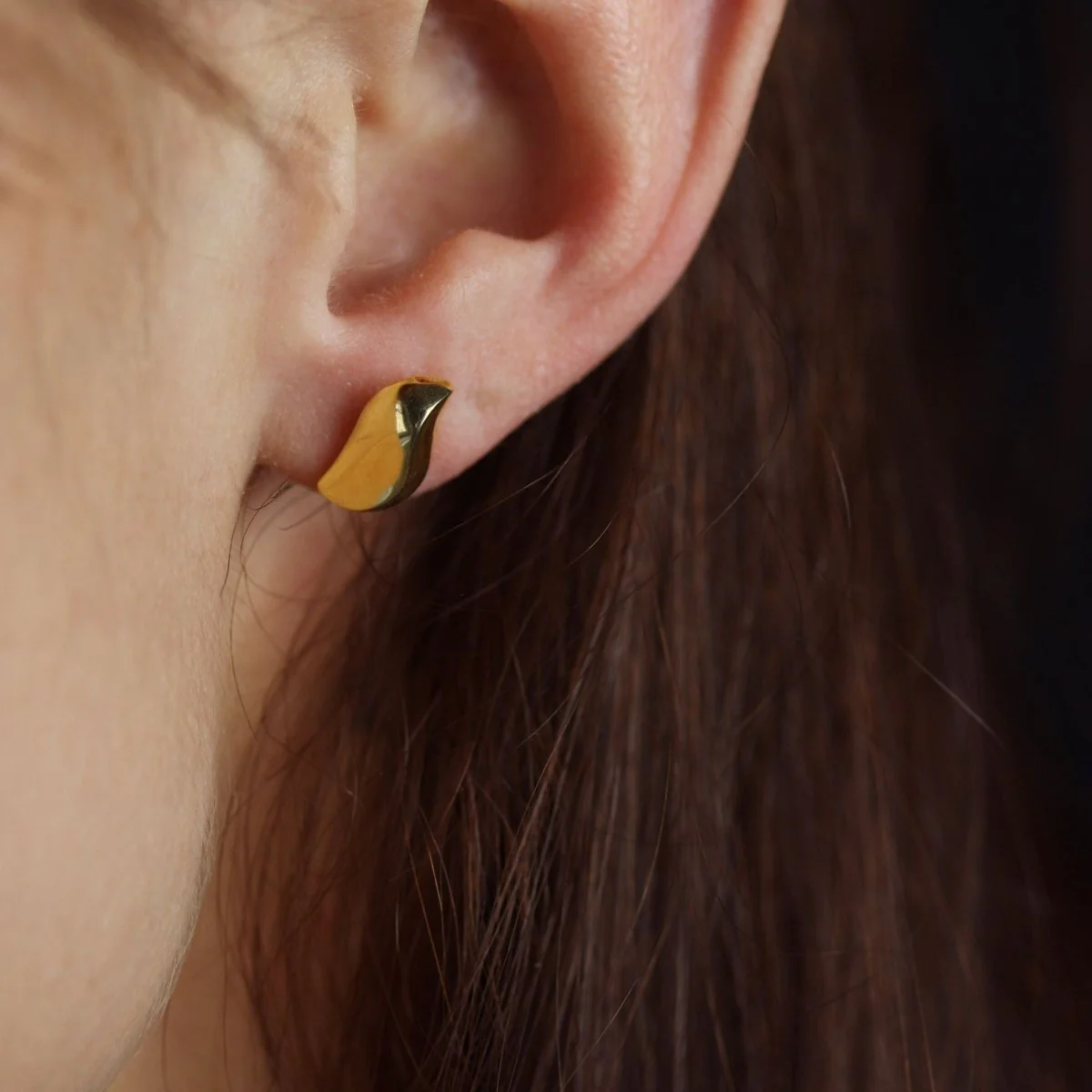 Puces d'oreilles or jaune virgule bombée - Image 6