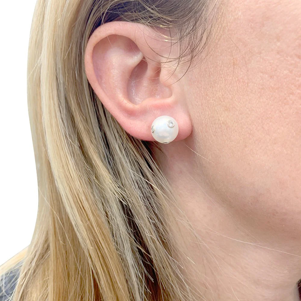 Boucles d'oreilles Puces en or, perles et diamants - Image 2