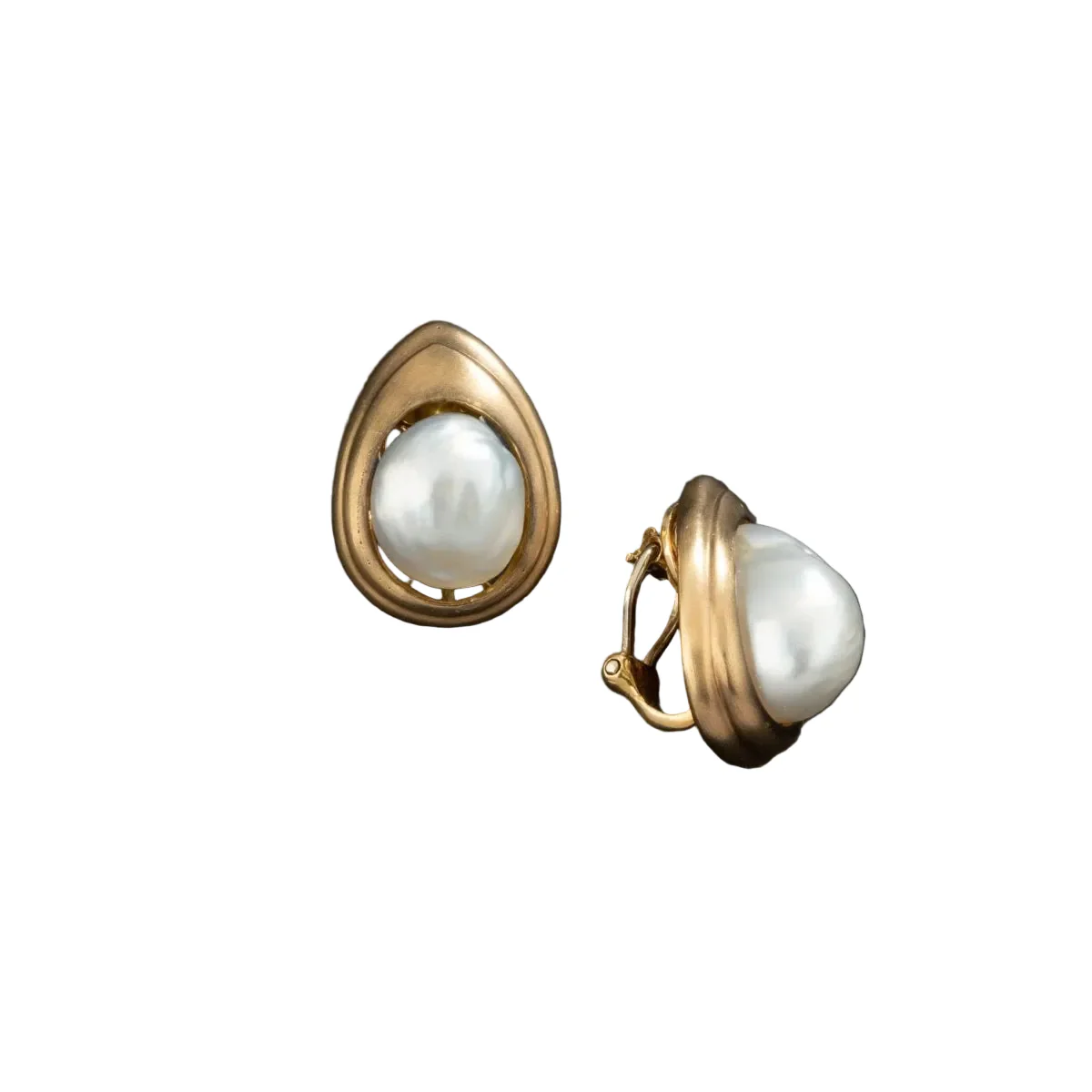 REPOSSI Boucles d'oreilles gouttes en or jaune 18K ornée de perles baroque. - Image 2