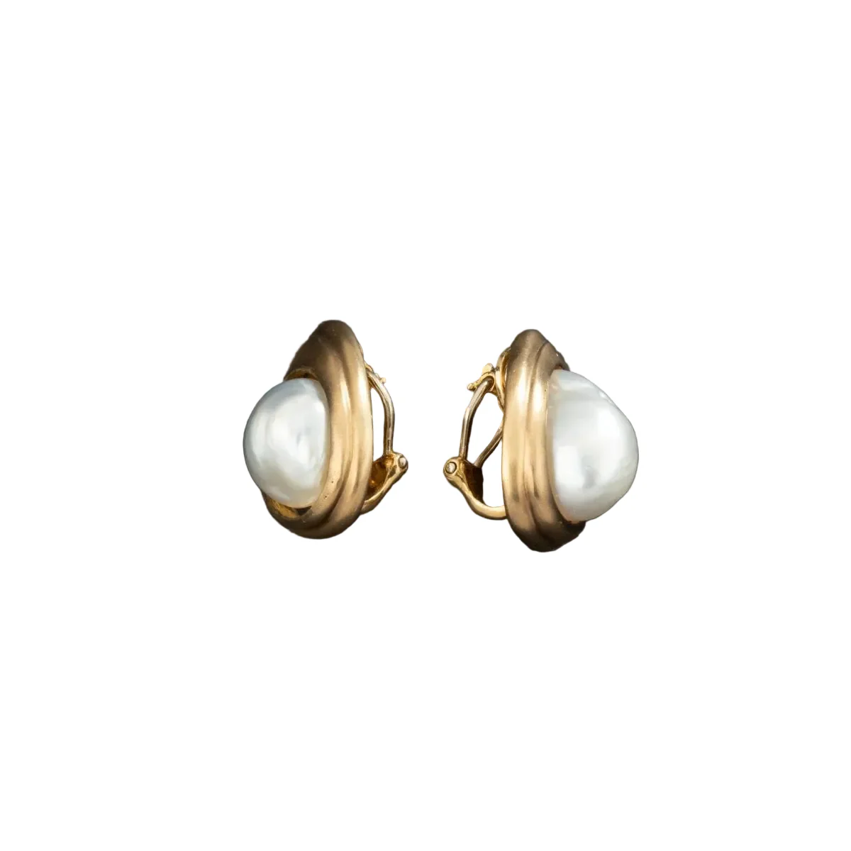REPOSSI Boucles d'oreilles gouttes en or jaune 18K ornée de perles baroque. - Image 3