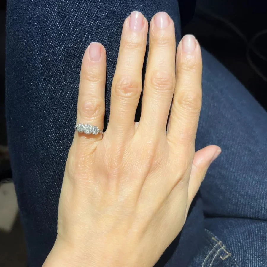 Bague trilogie en platine et diamants - Image 2