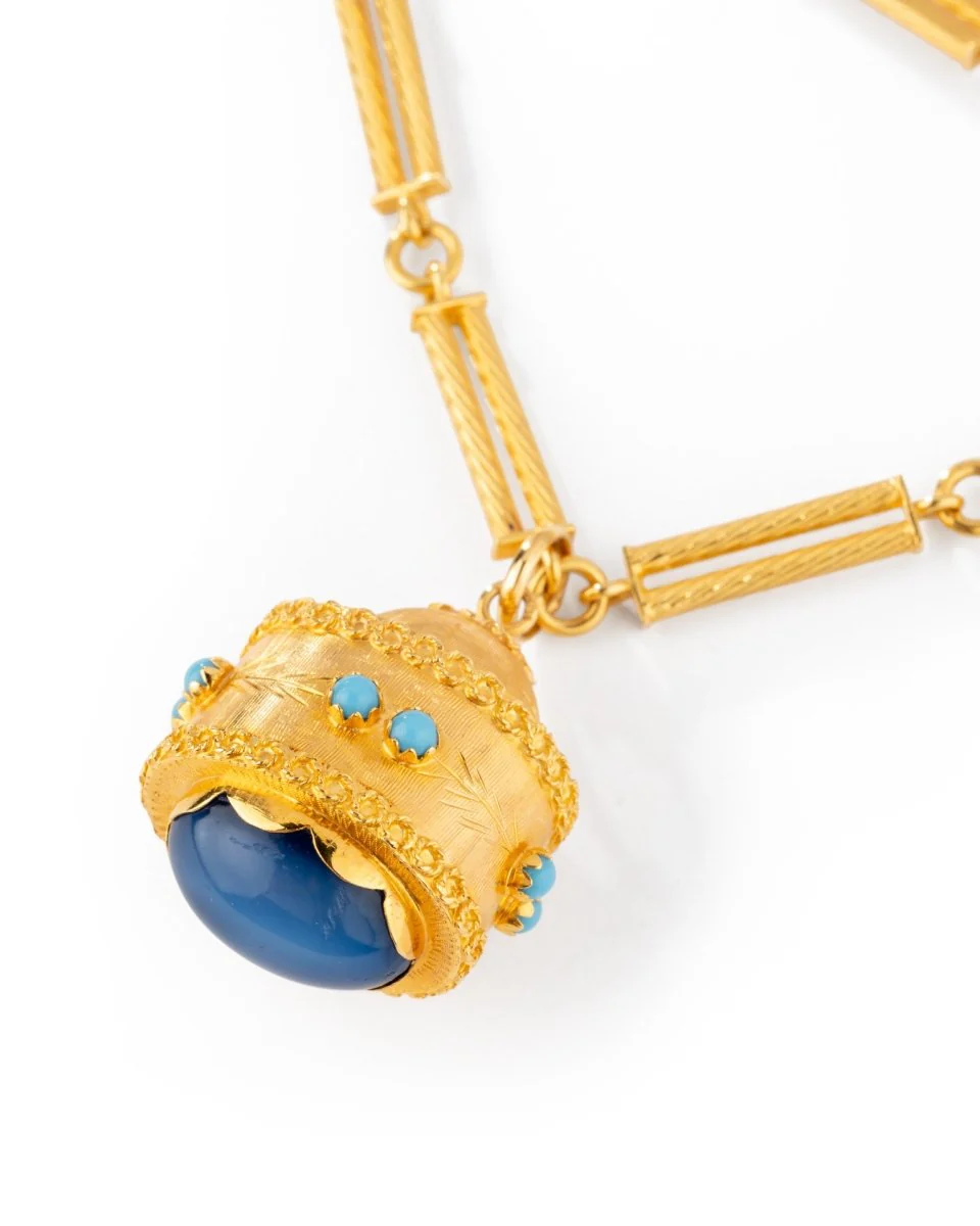 Sautoir en or jaune torsadé formé de bâtonnets et pendentif breloque avec turquoise - Image 2