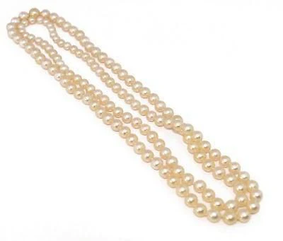 Long sautoir en Perles blanches Akoya.