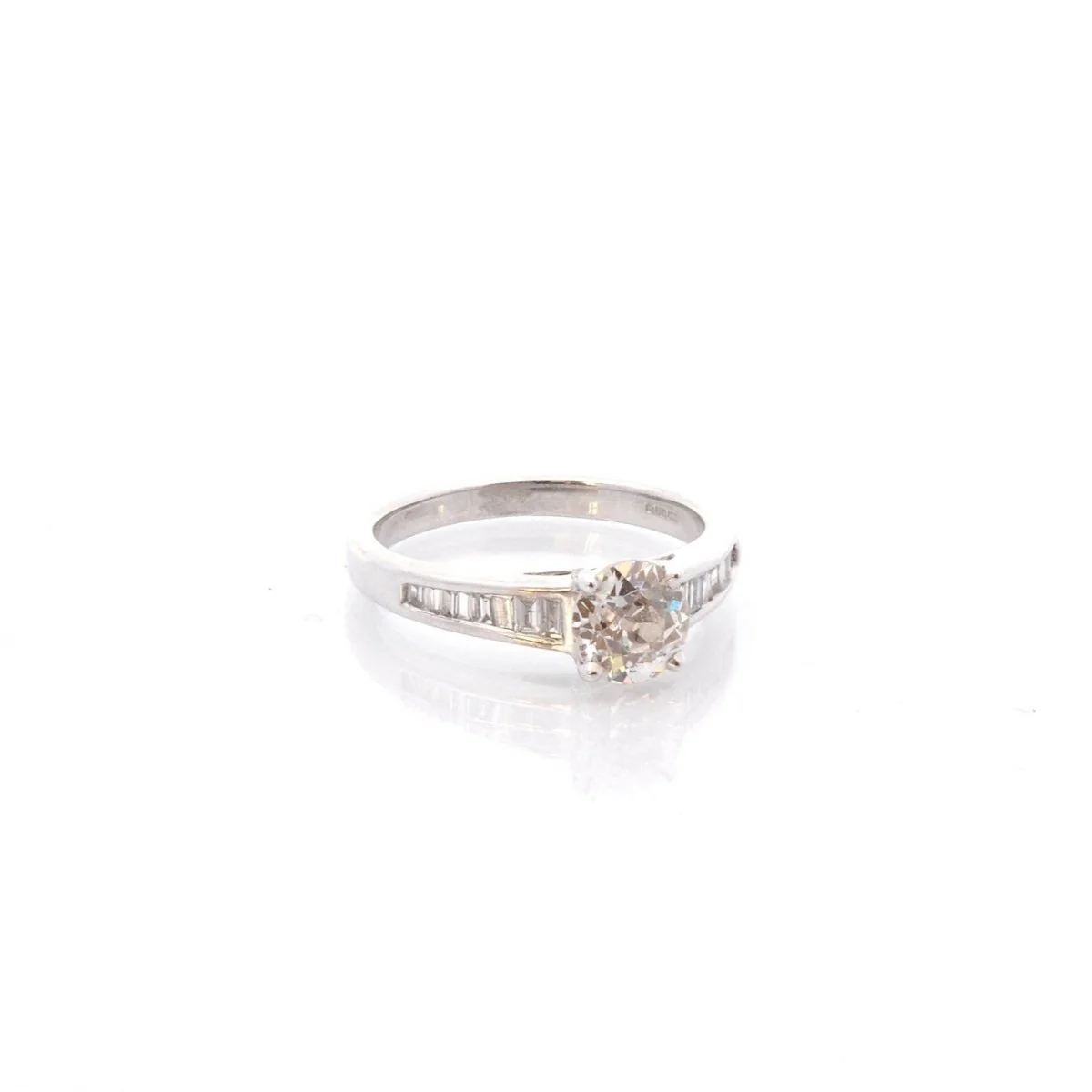 Bague Solitaire en or blanc et diamants - Image 4