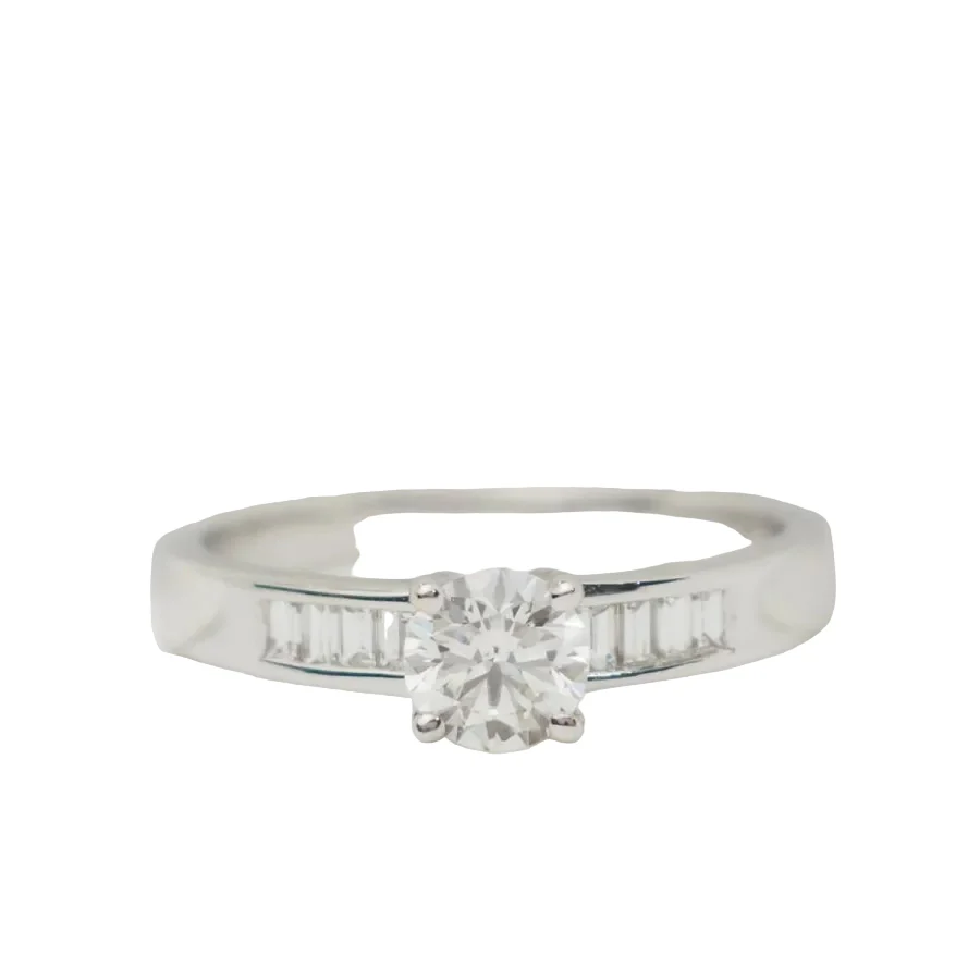 Bague Solitaire en or blanc et diamants