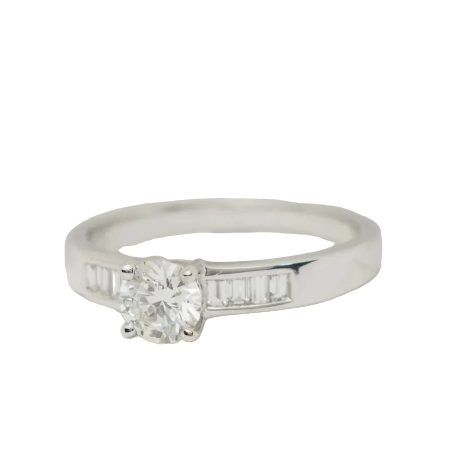 Bague Solitaire en or blanc et diamants - Image 2