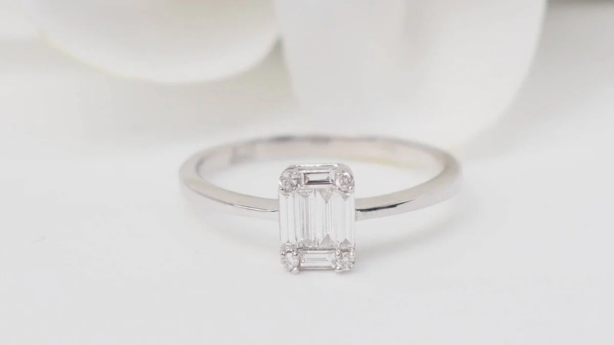 Bague en or blanc et diamants baguettes - Image 3