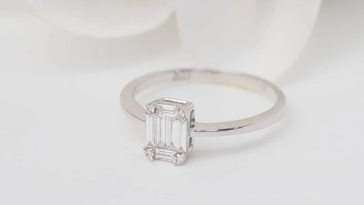 Bague en or blanc et diamants baguettes - Image 4