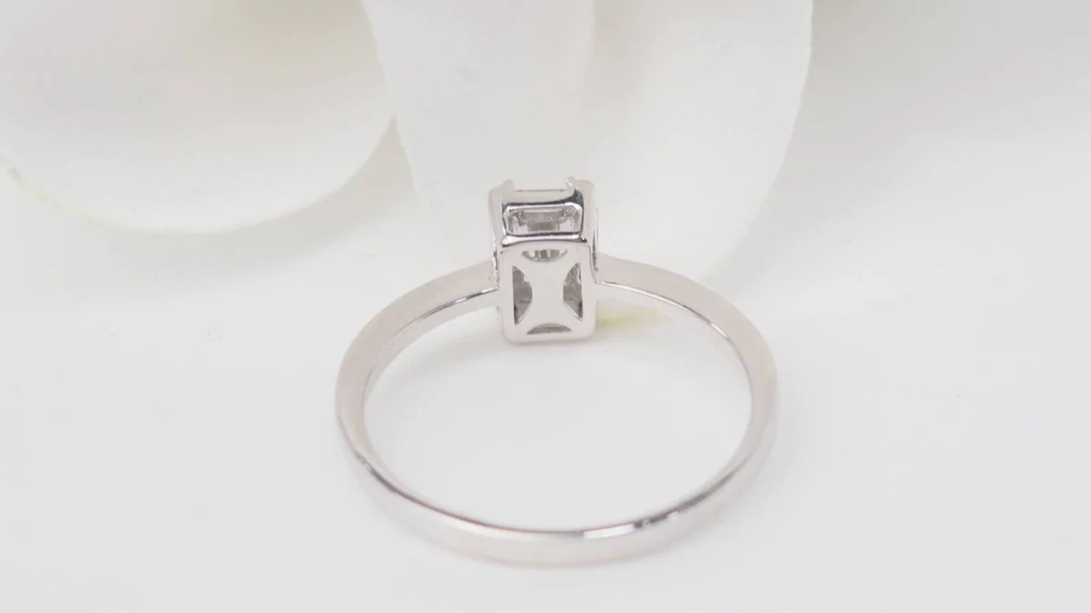 Bague en or blanc et diamants baguettes - Image 5