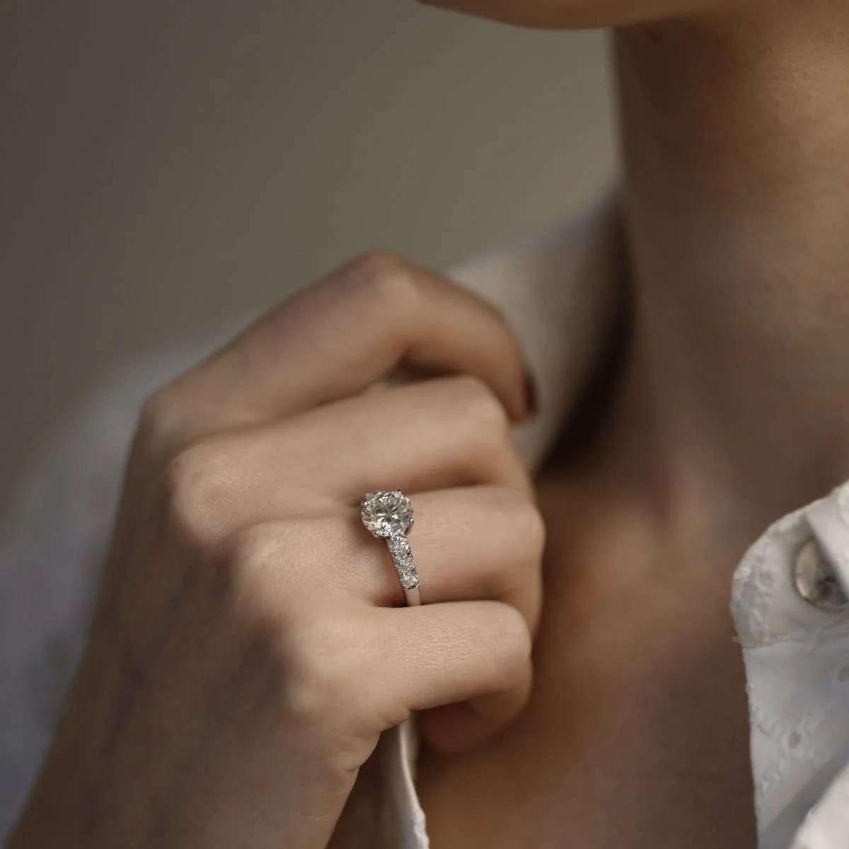 Bague Solitaire en or gris et diamant - Image 4