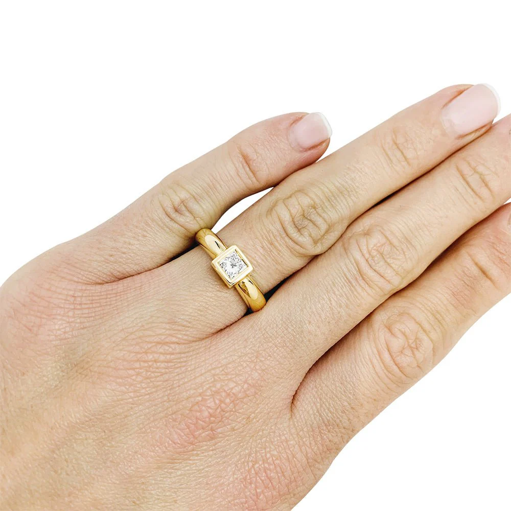 Solitaire FRED Paris diamant princesse, or jaune - Image 10