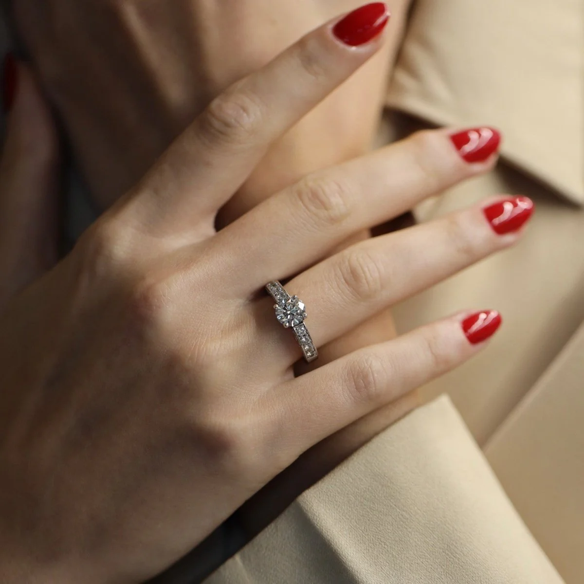Bague Solitaire en or blanc et diamant - Image 2