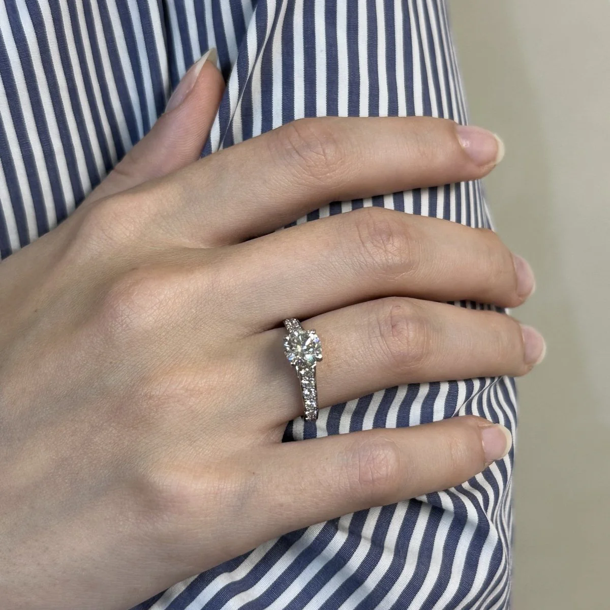 Bague Solitaire VAN CLEEF & ARPELS en platine et diamant - Image 2