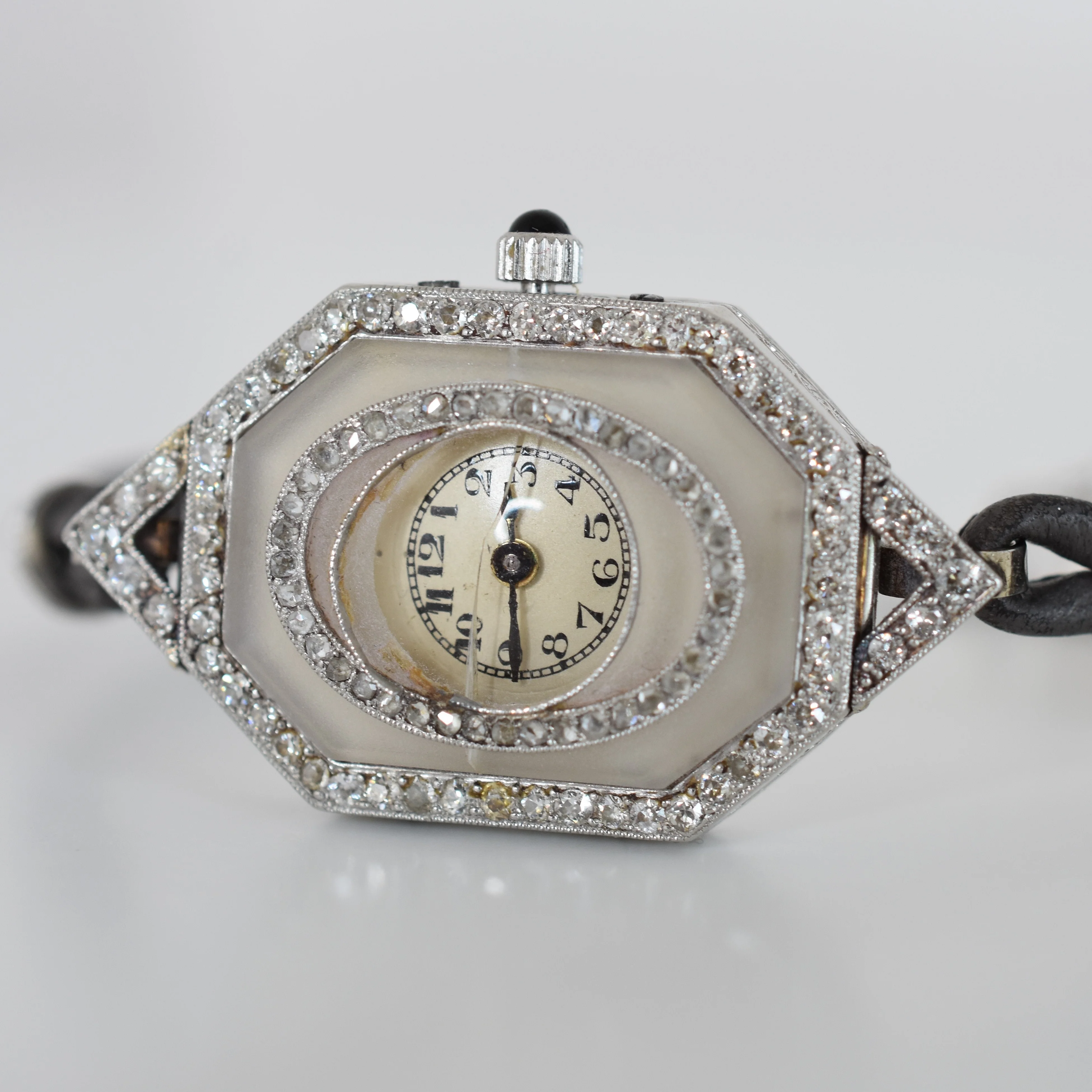 Montre VACHERON CONSTANTIN en or blanc, platine, cuir, quartz et diamants - Image 2