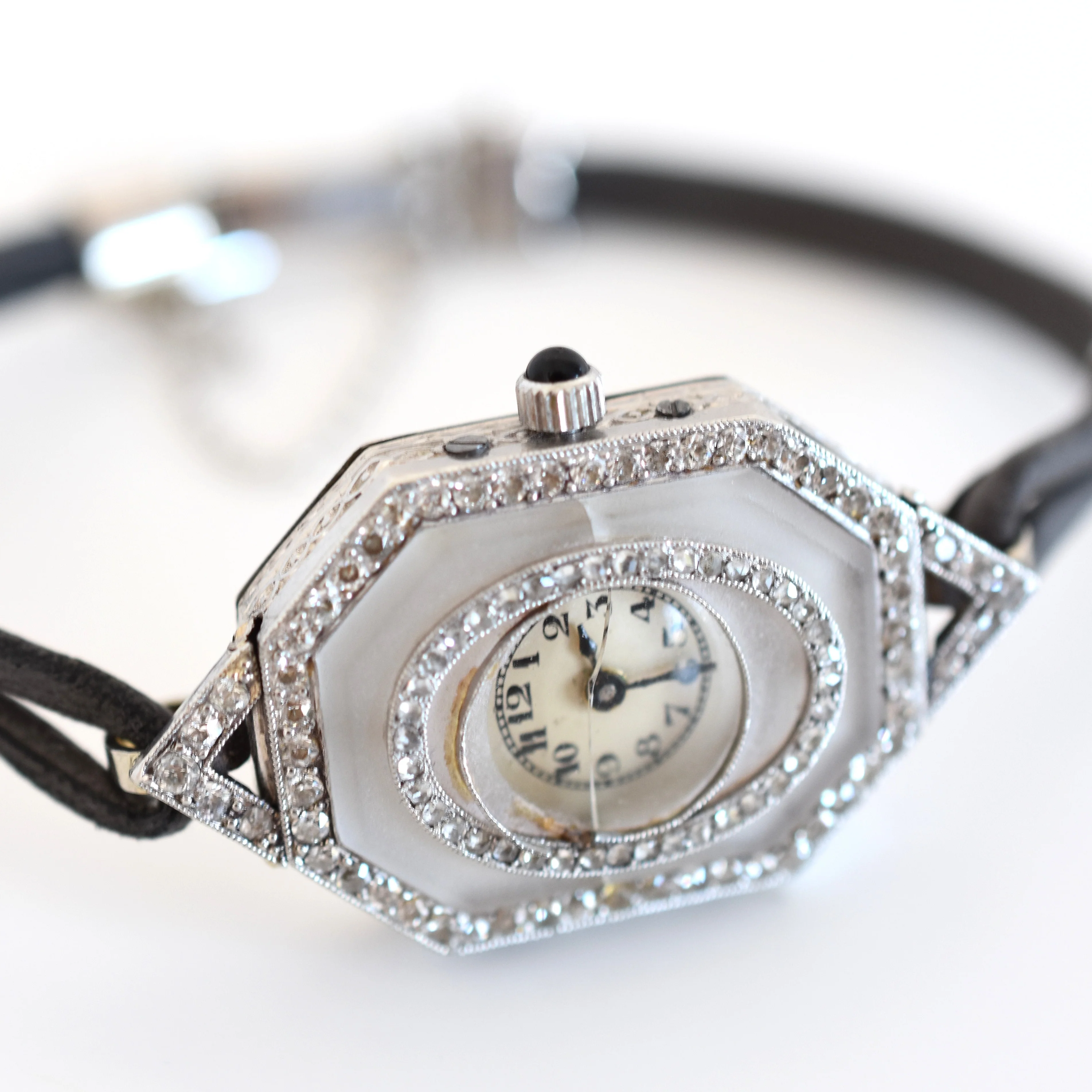 Montre VACHERON CONSTANTIN en or blanc, platine, cuir, quartz et diamants - Image 4