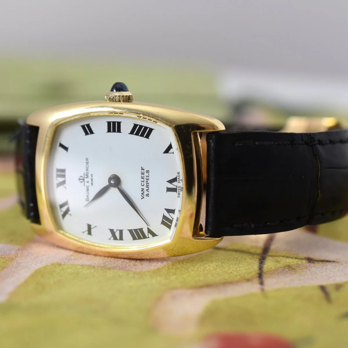 Montre BAUME & MERCIER pour VAN CLEEF & ARPELS en or jaune, cuir et saphir - Image 10