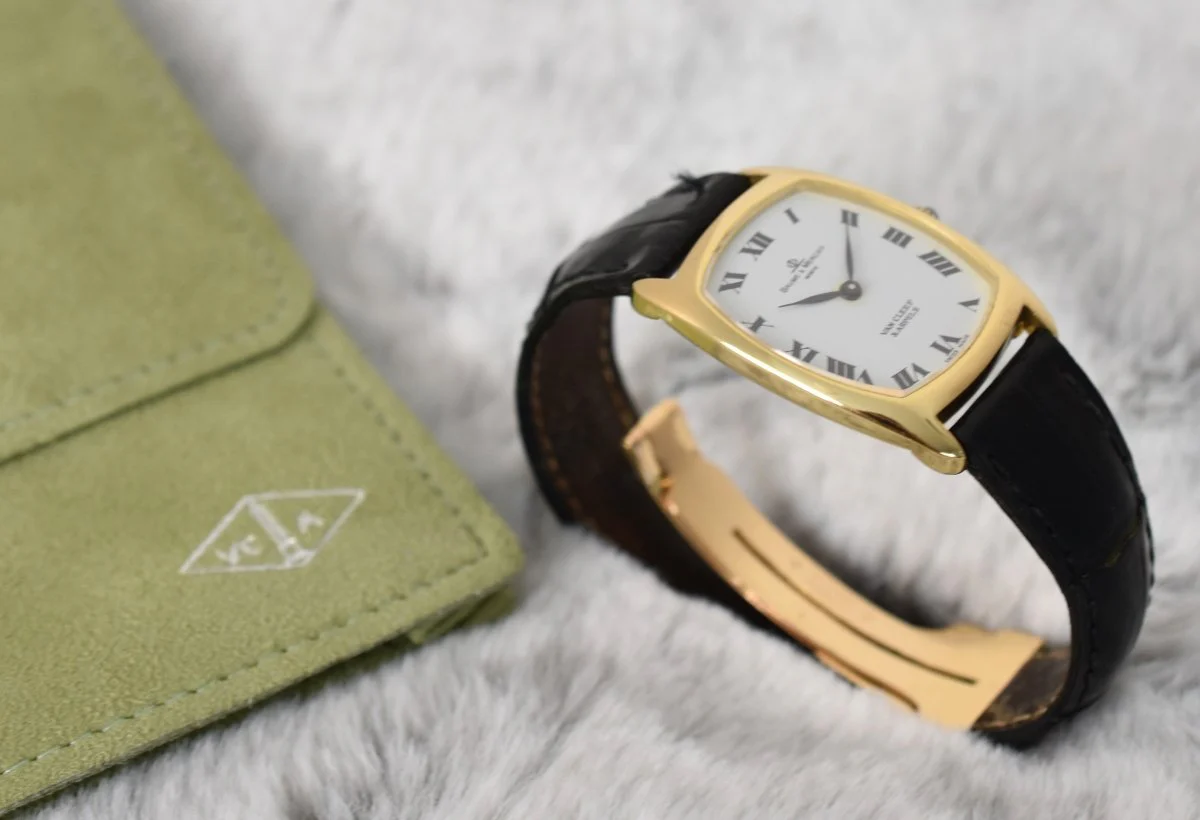 Montre BAUME & MERCIER pour VAN CLEEF & ARPELS en or jaune, cuir et saphir - Image 16