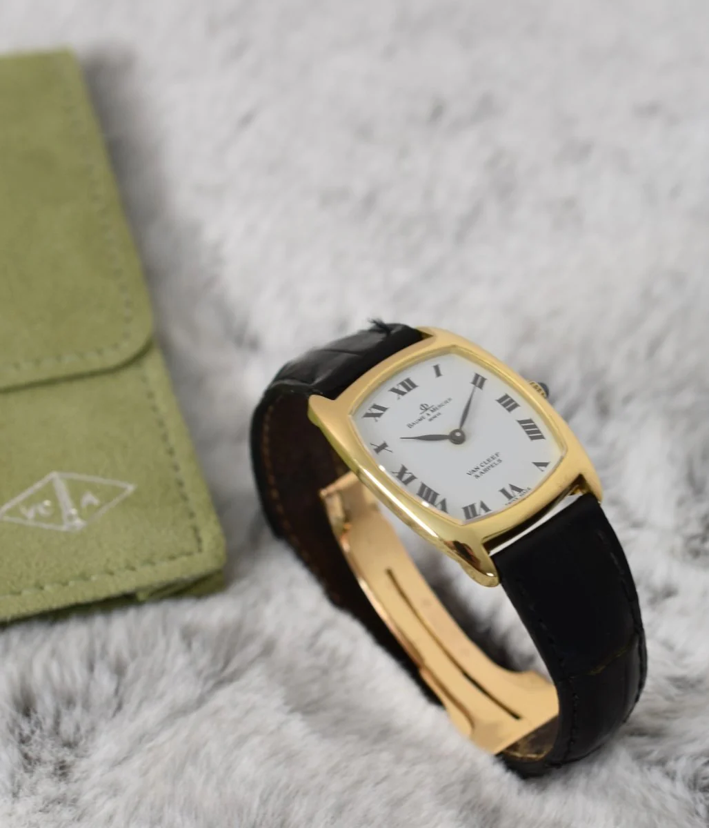 Montre BAUME & MERCIER pour VAN CLEEF & ARPELS en or jaune, cuir et saphir - Image 3
