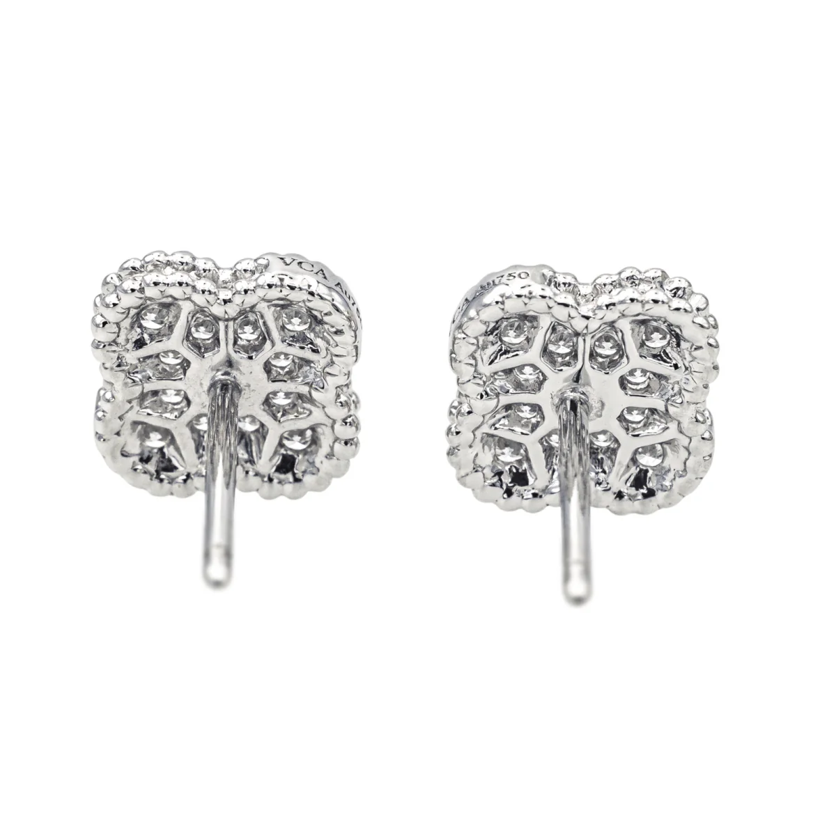 Boucles d'oreilles Puces VAN CLEEF & ARPELS "Sweet Alhambra" en or blanc et diamants - Image 4