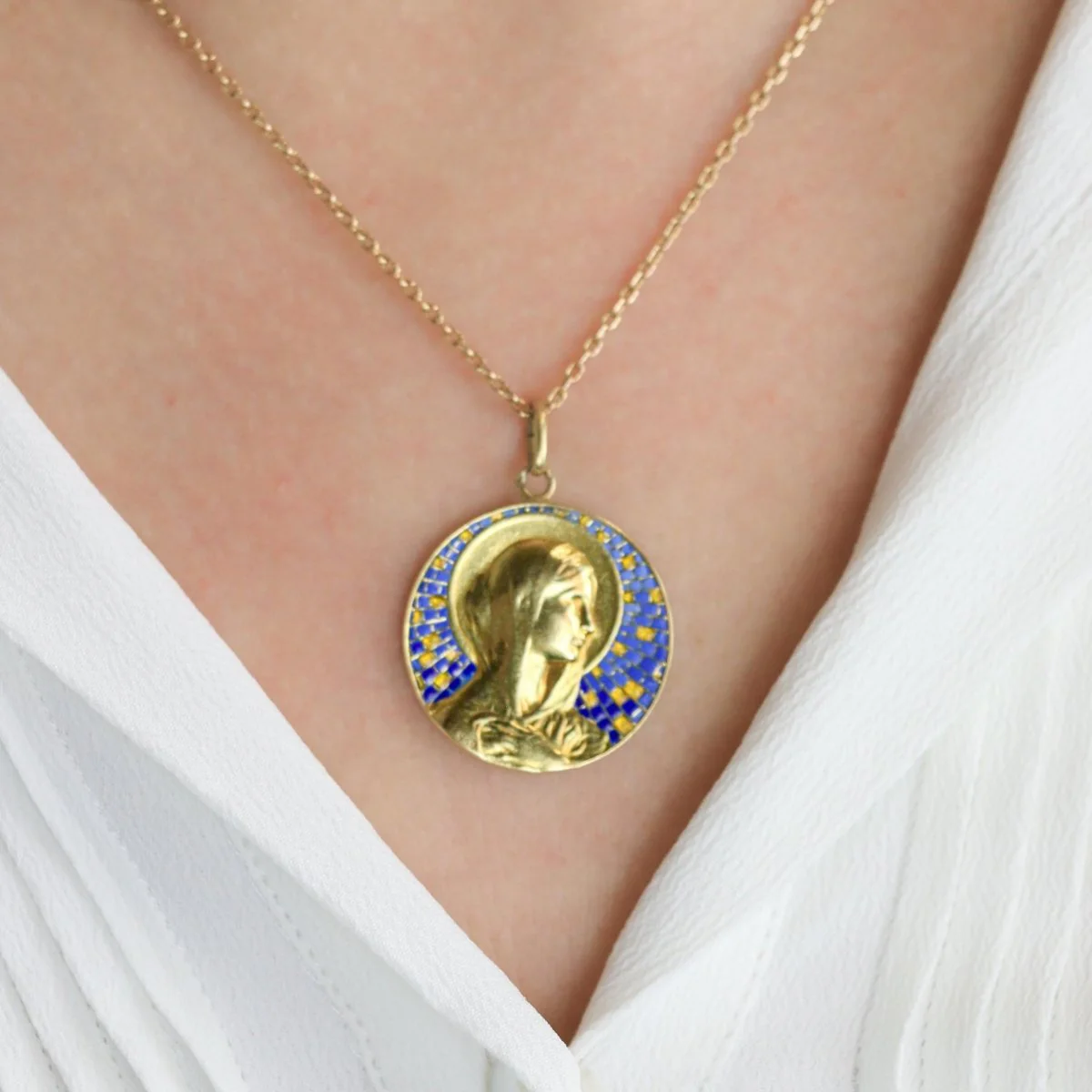 VERNON Médaille Art nouveau Vierge or jaune émail - Image 2