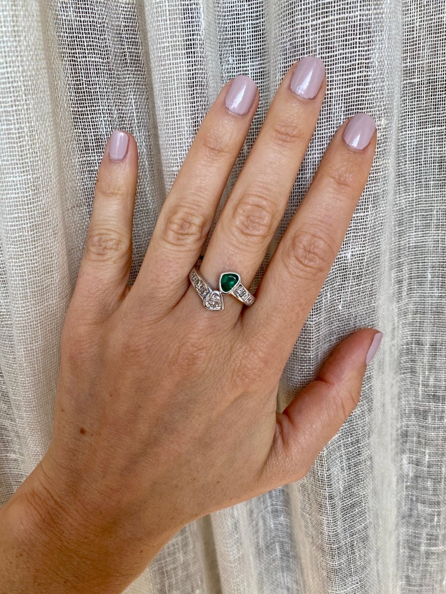 Vintage Hearts Emerald Diamond Vous et Moi Gold Ring - Image 10
