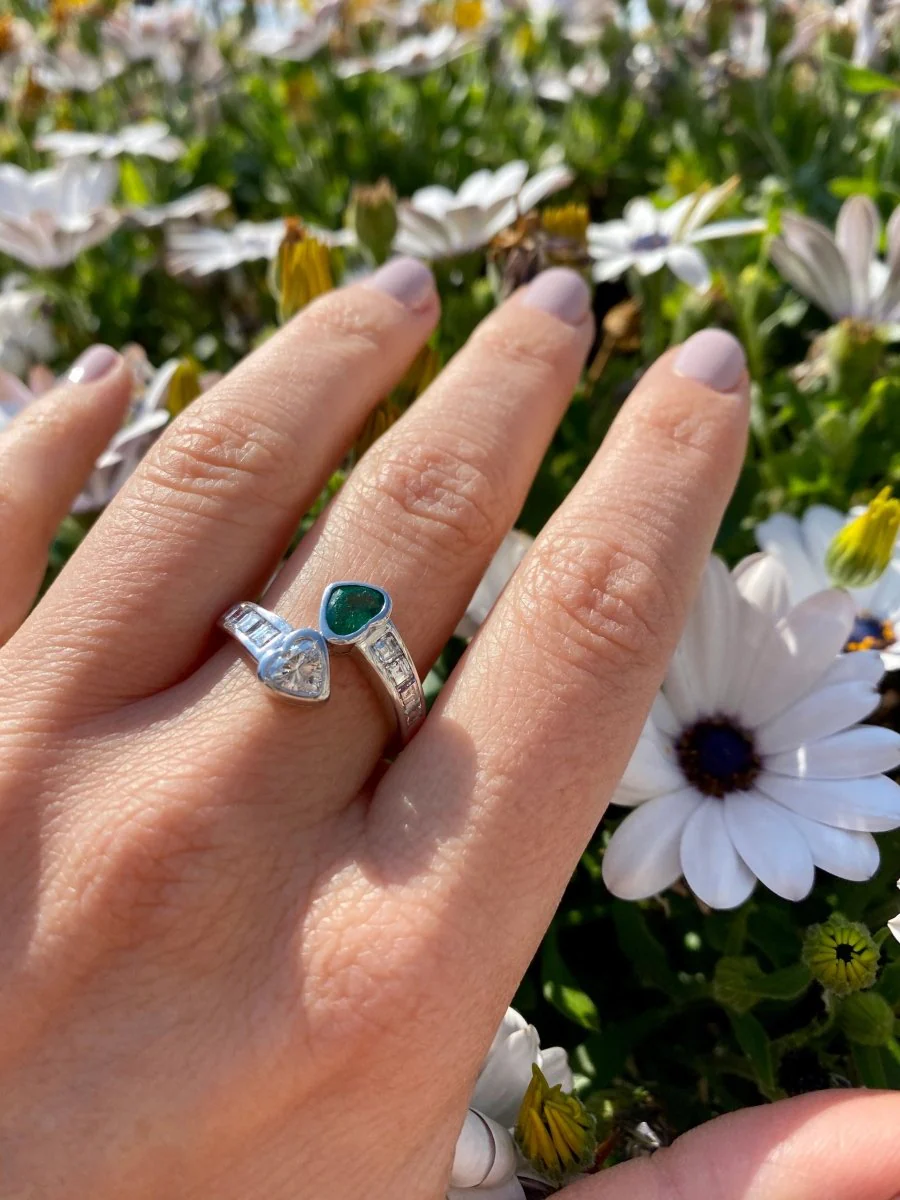 Vintage Hearts Emerald Diamond Vous et Moi Gold Ring - Image 14